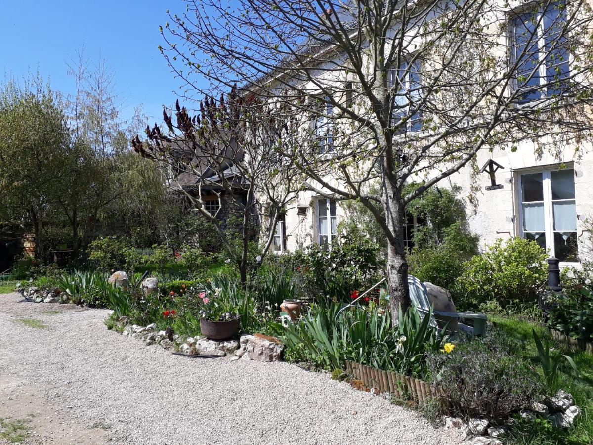 Le Clos Josephine Saint-Dye-sur-Loire Exterior photo